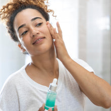 Laden Sie das Bild in den Galerie-Viewer, AGE Bright Clearing Serum